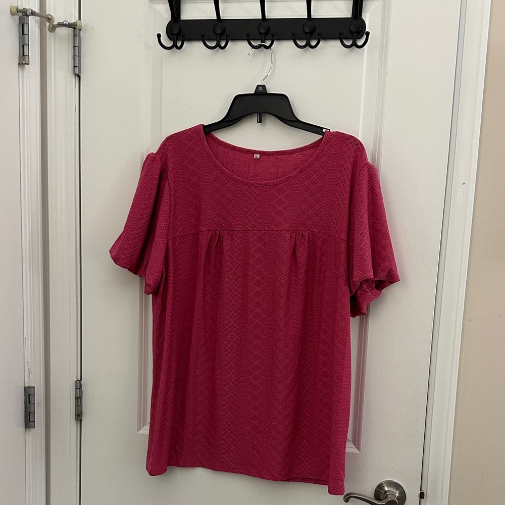 💜Women's Pink Eyelet Top